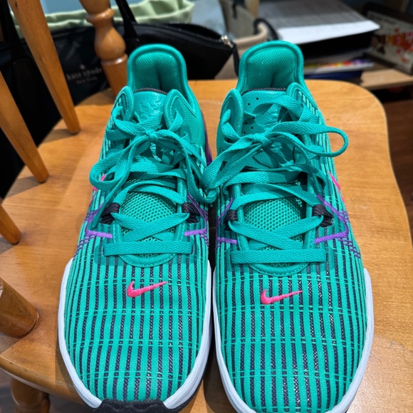 Nike LeBron Witness 6 - Picture 1 of 3